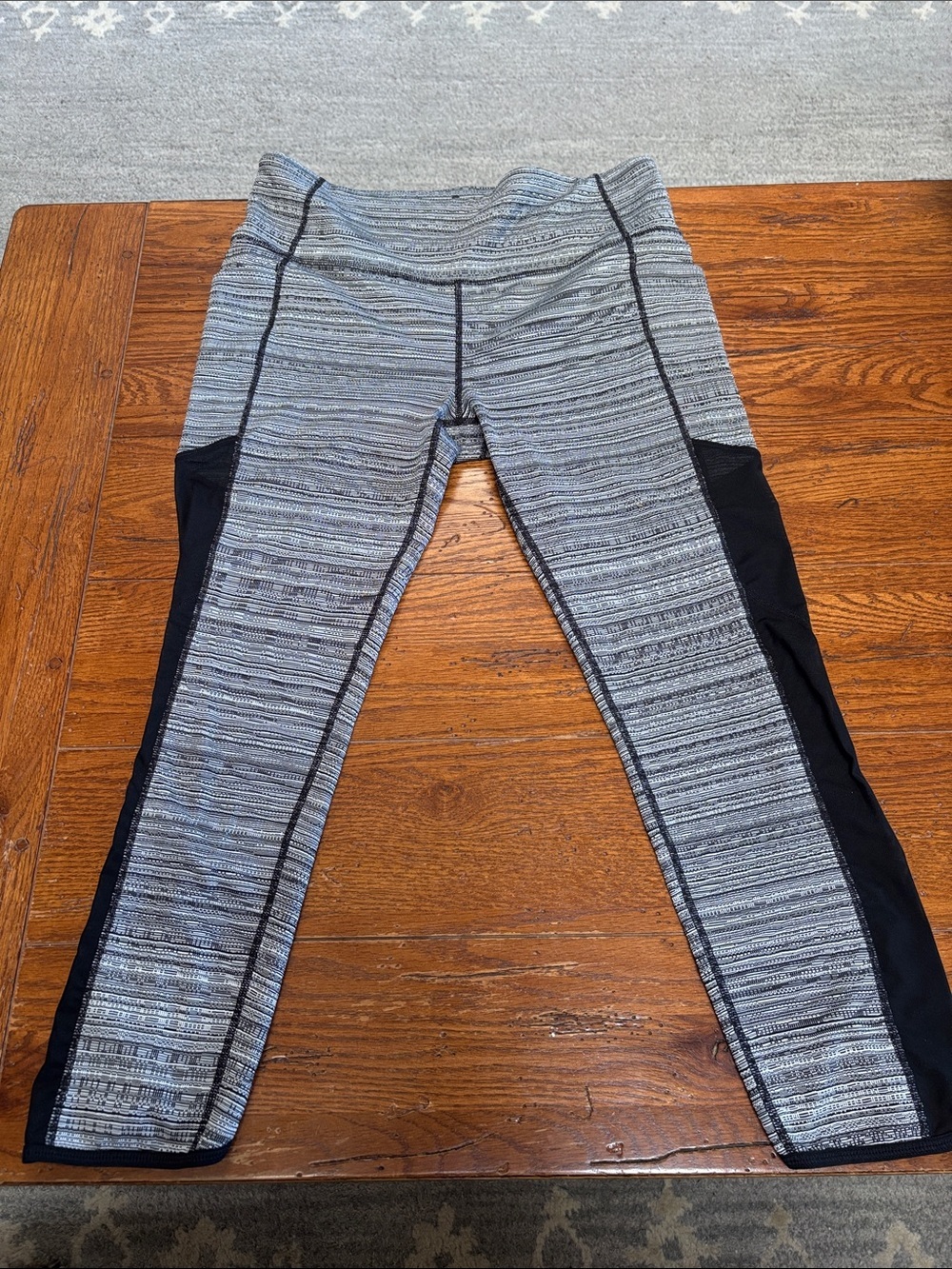 Athleta Chaturanga Mesh Leggings Women’s Jacquard & Mesh Black Gray Size Large
